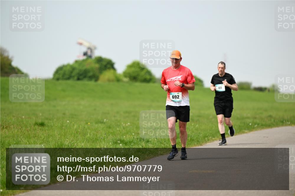 10.05.2026 - 8. Wedeler Halbmarathon Dr. Thomas Lammeyer http://msf.ph/oto/9707779 10.05.2026 11:59:56 Laufen 692 meine-sportfotos.de