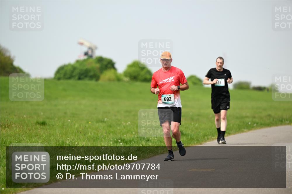 10.05.2026 - 8. Wedeler Halbmarathon Dr. Thomas Lammeyer http://msf.ph/oto/9707784 10.05.2026 11:59:57 Laufen 692 meine-sportfotos.de