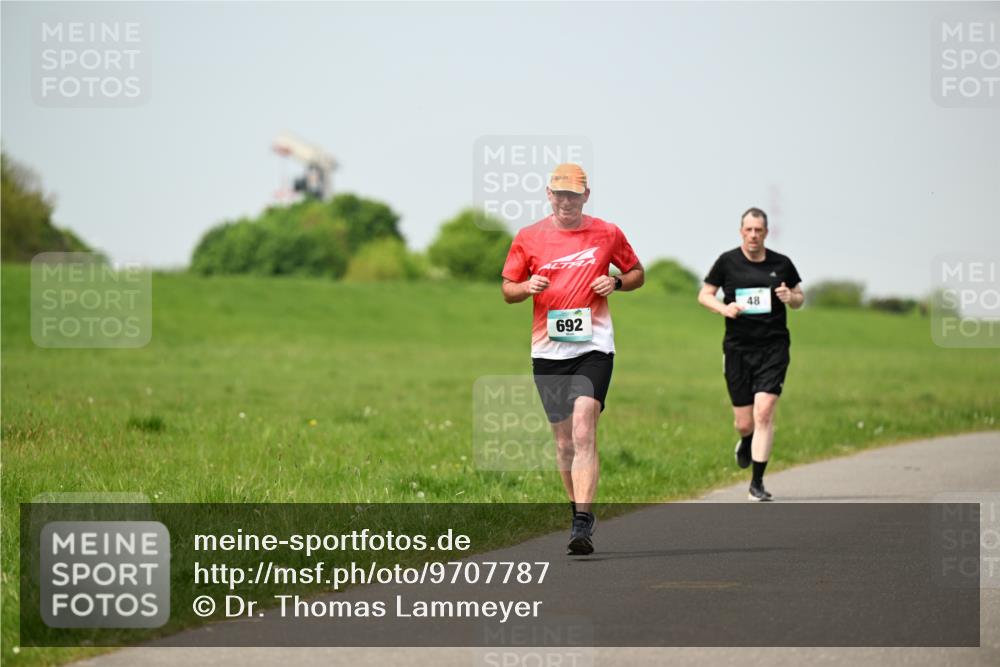 10.05.2026 - 8. Wedeler Halbmarathon Dr. Thomas Lammeyer http://msf.ph/oto/9707787 10.05.2026 11:59:57 Laufen 692 meine-sportfotos.de