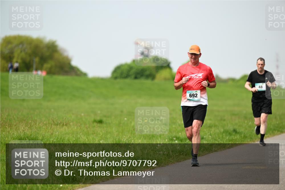 10.05.2026 - 8. Wedeler Halbmarathon Dr. Thomas Lammeyer http://msf.ph/oto/9707792 10.05.2026 11:59:58 Laufen 692 meine-sportfotos.de