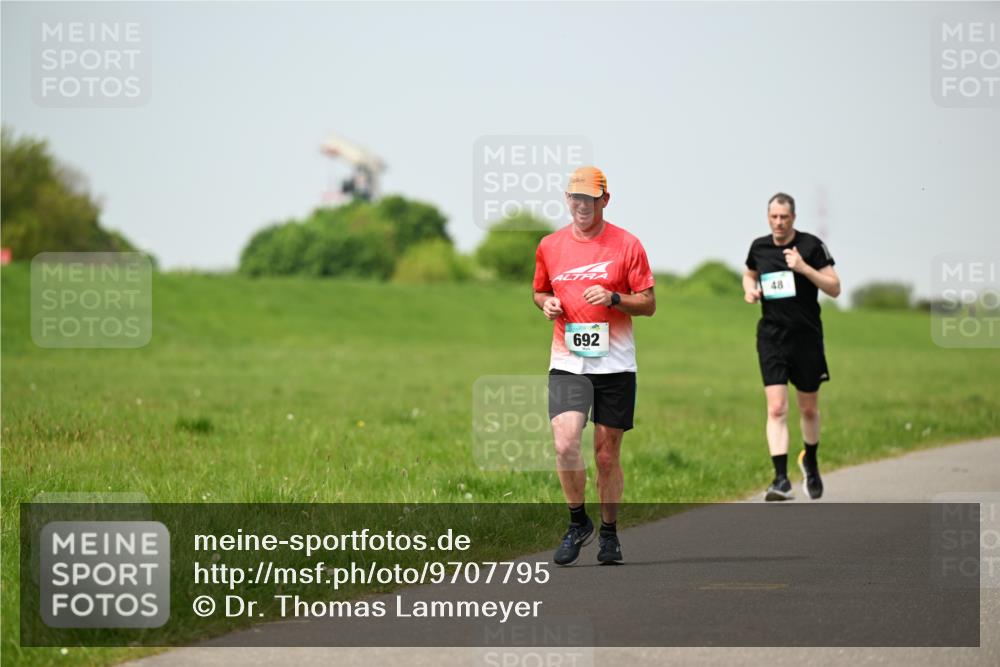 10.05.2026 - 8. Wedeler Halbmarathon Dr. Thomas Lammeyer http://msf.ph/oto/9707795 10.05.2026 11:59:57 Laufen 692 meine-sportfotos.de