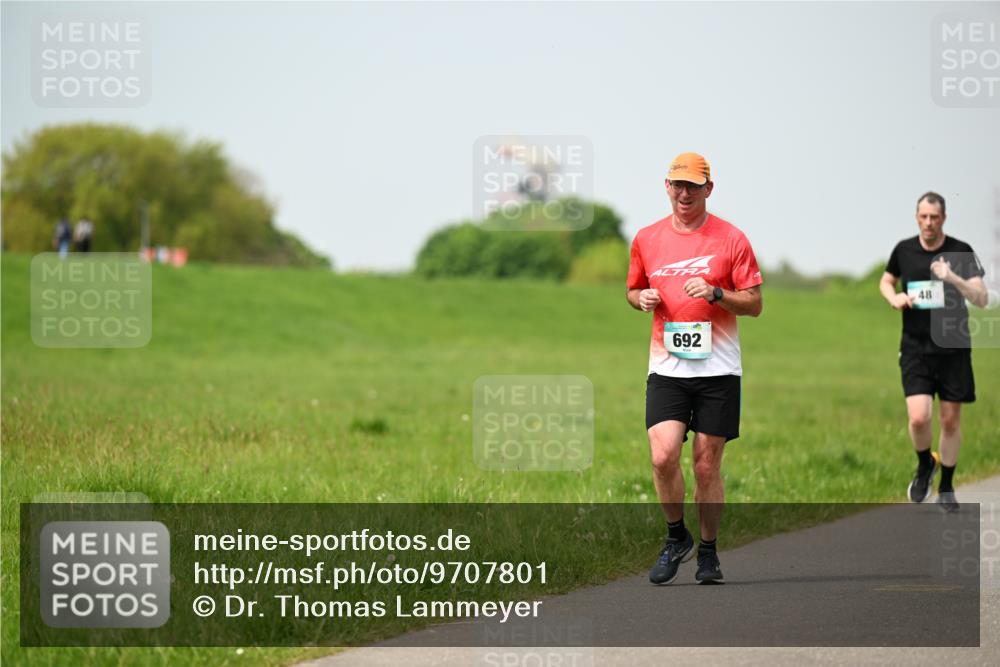 10.05.2026 - 8. Wedeler Halbmarathon Dr. Thomas Lammeyer http://msf.ph/oto/9707801 10.05.2026 11:59:58 Laufen 692 meine-sportfotos.de