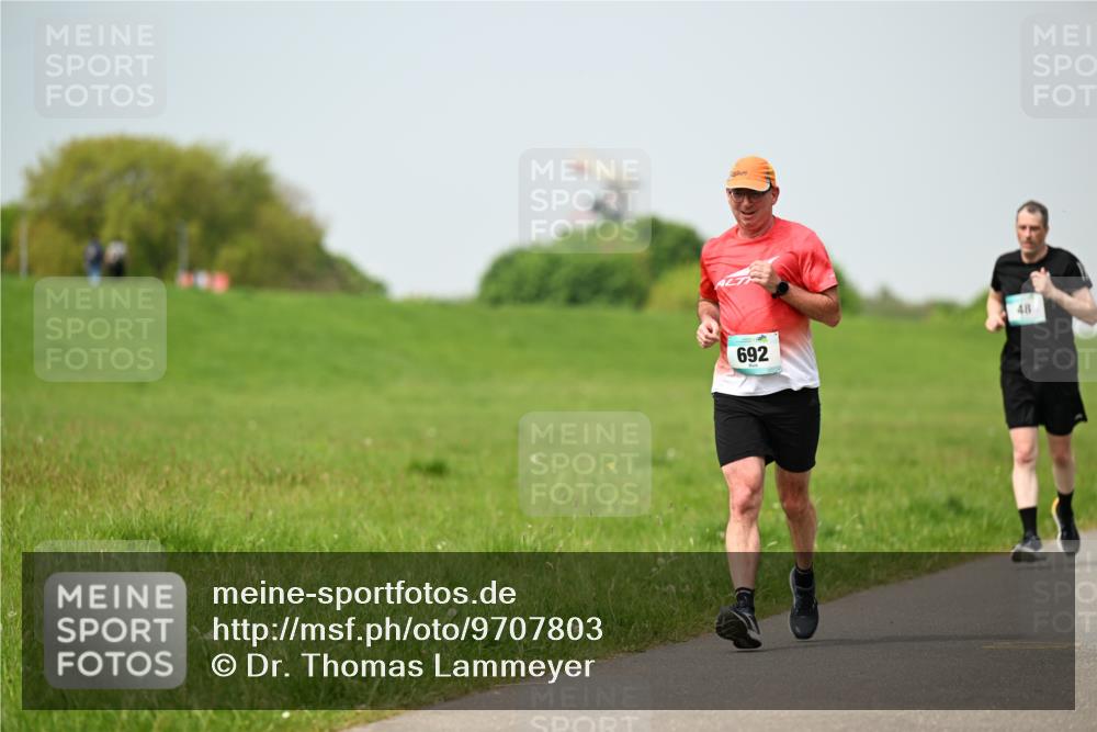 10.05.2026 - 8. Wedeler Halbmarathon Dr. Thomas Lammeyer http://msf.ph/oto/9707803 10.05.2026 11:59:58 Laufen 692 meine-sportfotos.de