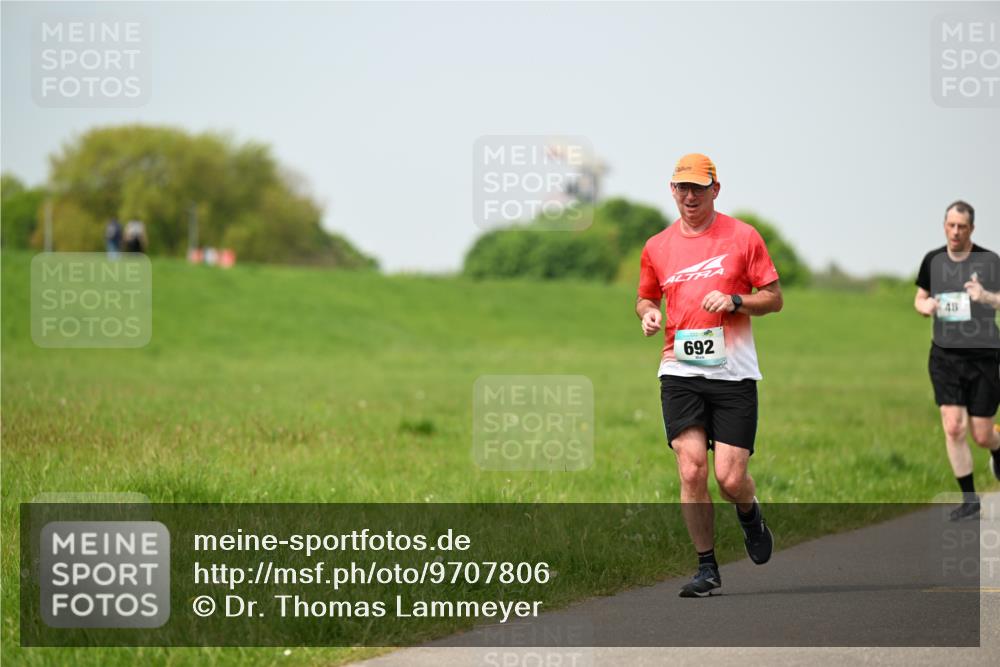 10.05.2026 - 8. Wedeler Halbmarathon Dr. Thomas Lammeyer http://msf.ph/oto/9707806 10.05.2026 11:59:58 Laufen 692 meine-sportfotos.de