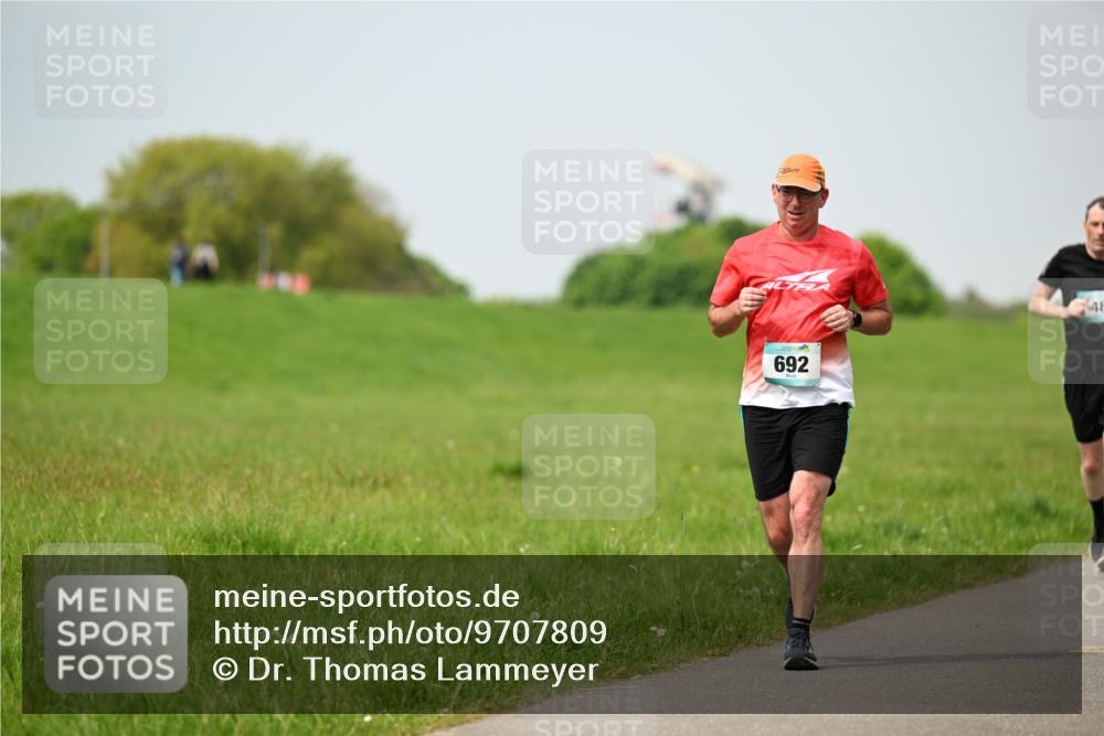 10.05.2026 - 8. Wedeler Halbmarathon Dr. Thomas Lammeyer http://msf.ph/oto/9707809 10.05.2026 11:59:58 Laufen 692 meine-sportfotos.de