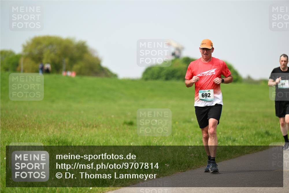 10.05.2026 - 8. Wedeler Halbmarathon Dr. Thomas Lammeyer http://msf.ph/oto/9707814 10.05.2026 11:59:58 Laufen 692 meine-sportfotos.de