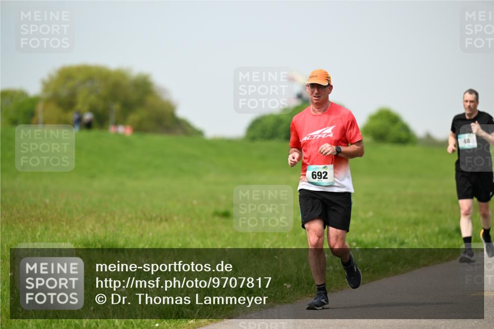 10.05.2026 - 8. Wedeler Halbmarathon Dr. Thomas Lammeyer http://msf.ph/oto/9707817 10.05.2026 11:59:59 Laufen 692 meine-sportfotos.de