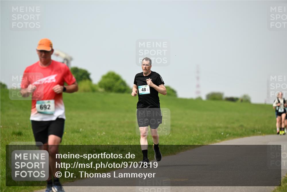 10.05.2026 - 8. Wedeler Halbmarathon Dr. Thomas Lammeyer http://msf.ph/oto/9707819 10.05.2026 11:59:59 Laufen 692 meine-sportfotos.de