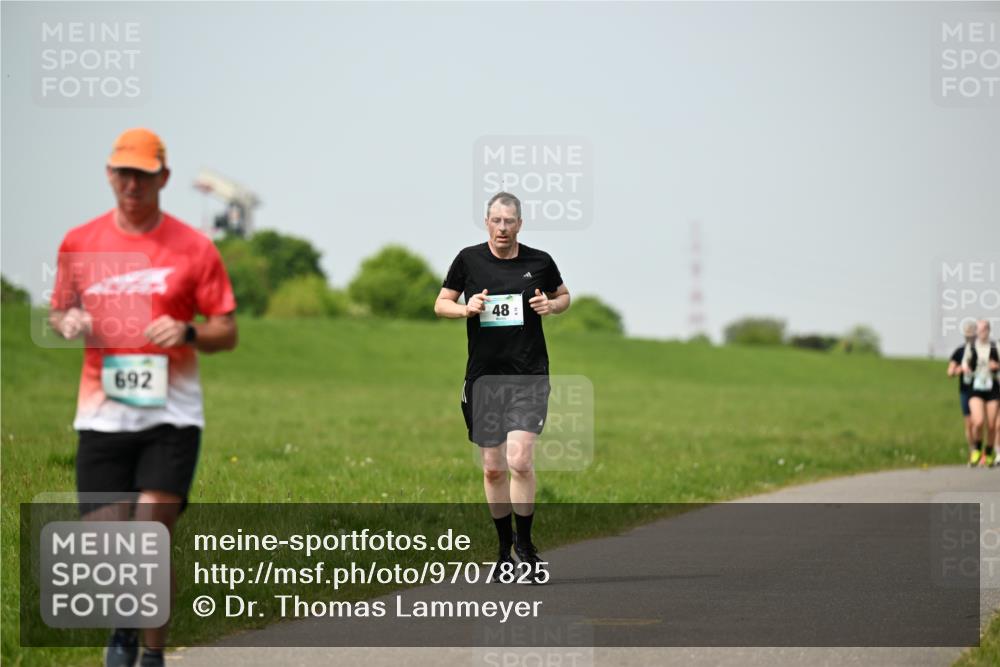10.05.2026 - 8. Wedeler Halbmarathon Dr. Thomas Lammeyer http://msf.ph/oto/9707825 10.05.2026 12:00:00 Laufen 692 meine-sportfotos.de