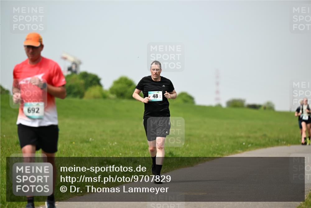10.05.2026 - 8. Wedeler Halbmarathon Dr. Thomas Lammeyer http://msf.ph/oto/9707829 10.05.2026 12:00:00 Laufen 692 meine-sportfotos.de