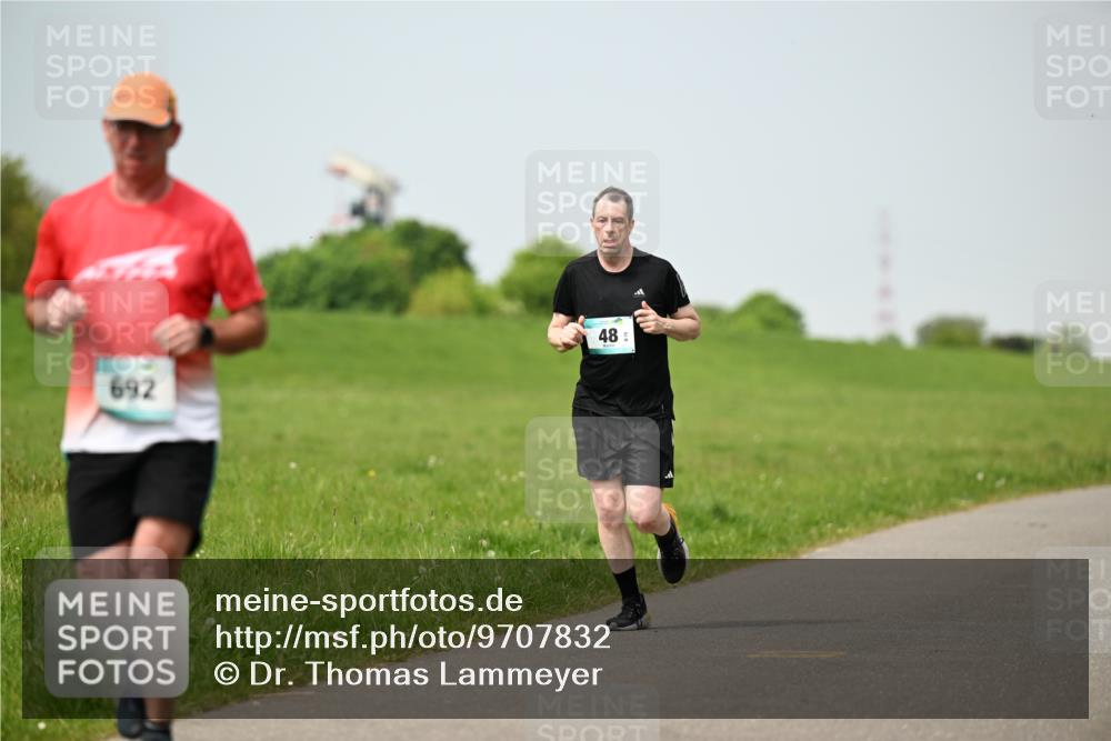 10.05.2026 - 8. Wedeler Halbmarathon Dr. Thomas Lammeyer http://msf.ph/oto/9707832 10.05.2026 12:00:00 Laufen 692 meine-sportfotos.de