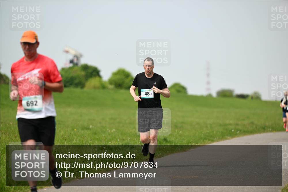 10.05.2026 - 8. Wedeler Halbmarathon Dr. Thomas Lammeyer http://msf.ph/oto/9707834 10.05.2026 12:00:00 Laufen 692 meine-sportfotos.de