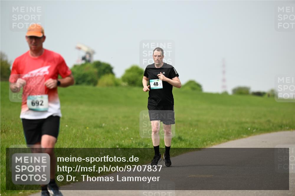 10.05.2026 - 8. Wedeler Halbmarathon Dr. Thomas Lammeyer http://msf.ph/oto/9707837 10.05.2026 12:00:00 Laufen 692 meine-sportfotos.de