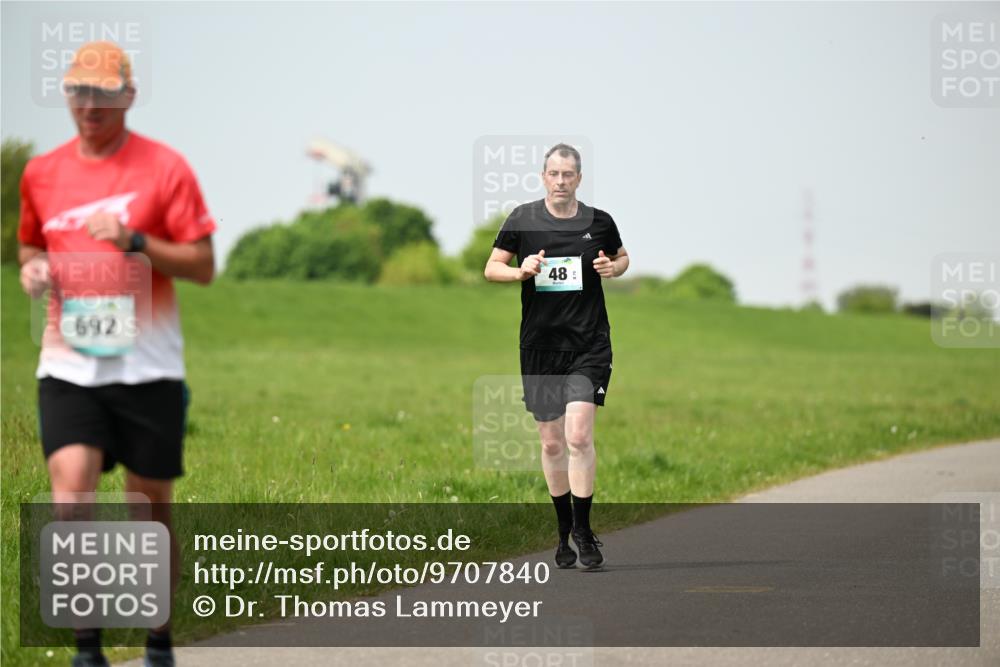 10.05.2026 - 8. Wedeler Halbmarathon Dr. Thomas Lammeyer http://msf.ph/oto/9707840 10.05.2026 12:00:01 Laufen 692 meine-sportfotos.de