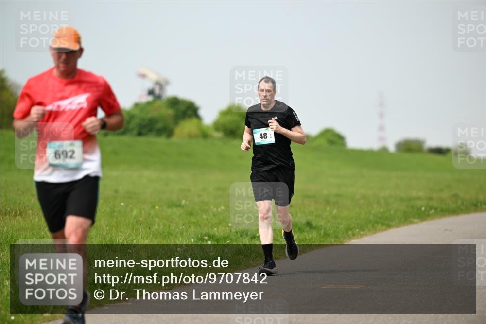10.05.2026 - 8. Wedeler Halbmarathon Dr. Thomas Lammeyer http://msf.ph/oto/9707842 10.05.2026 12:00:00 Laufen 692 meine-sportfotos.de