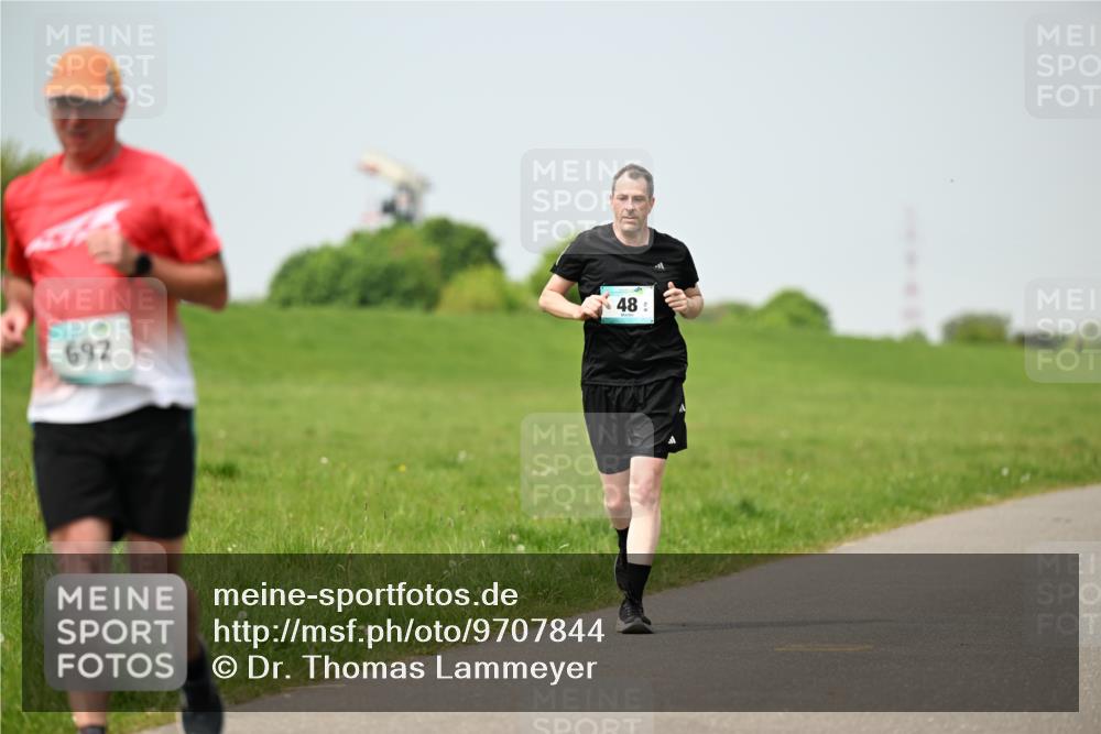 10.05.2026 - 8. Wedeler Halbmarathon Dr. Thomas Lammeyer http://msf.ph/oto/9707844 10.05.2026 12:00:01 Laufen 692 meine-sportfotos.de