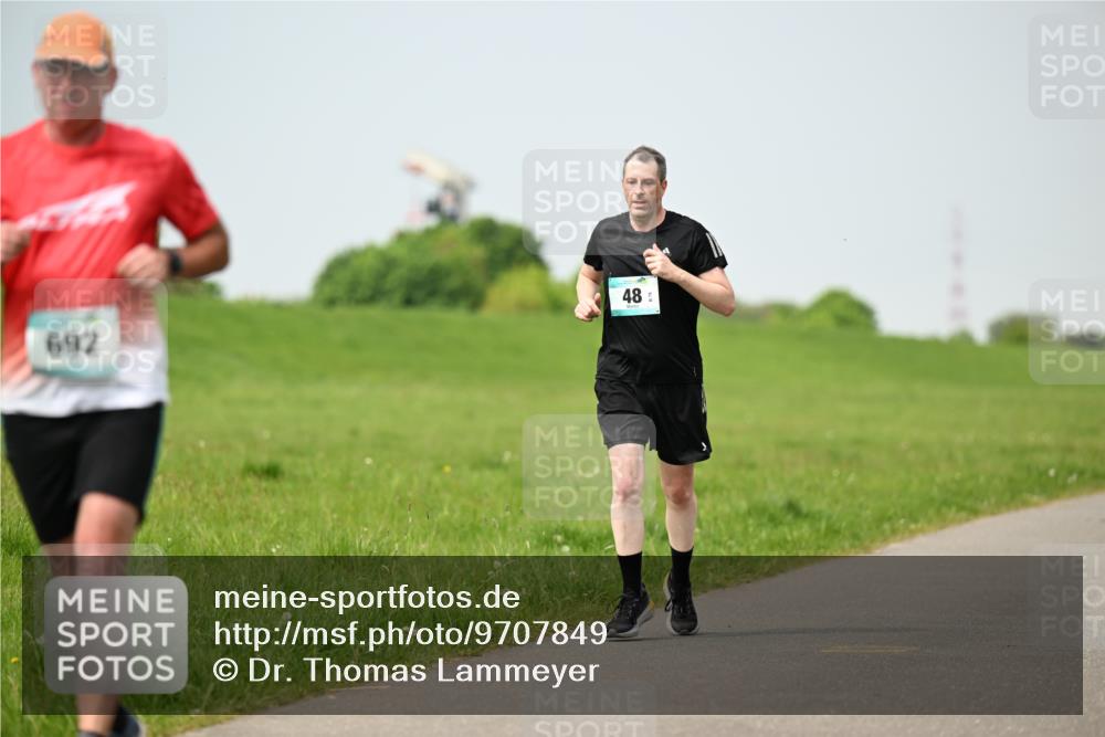 10.05.2026 - 8. Wedeler Halbmarathon Dr. Thomas Lammeyer http://msf.ph/oto/9707849 10.05.2026 12:00:01 Laufen 692 meine-sportfotos.de