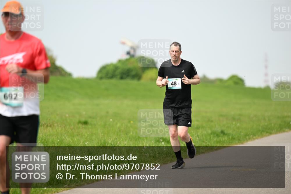 10.05.2026 - 8. Wedeler Halbmarathon Dr. Thomas Lammeyer http://msf.ph/oto/9707852 10.05.2026 12:00:01 Laufen 692 meine-sportfotos.de