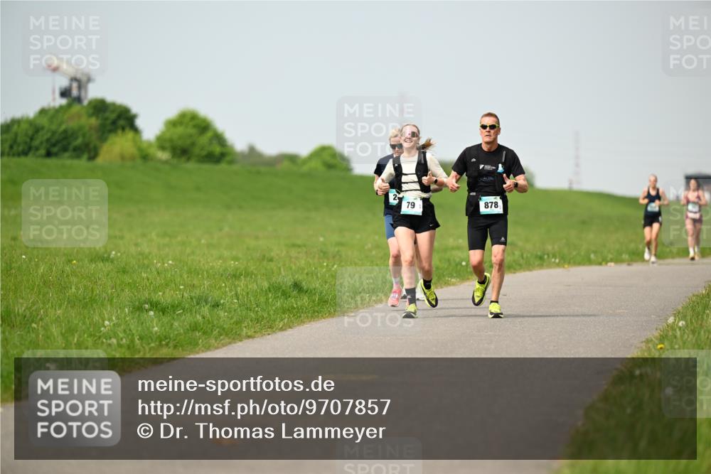 10.05.2026 - 8. Wedeler Halbmarathon Dr. Thomas Lammeyer http://msf.ph/oto/9707857 10.05.2026 12:00:10 Laufen 878 meine-sportfotos.de