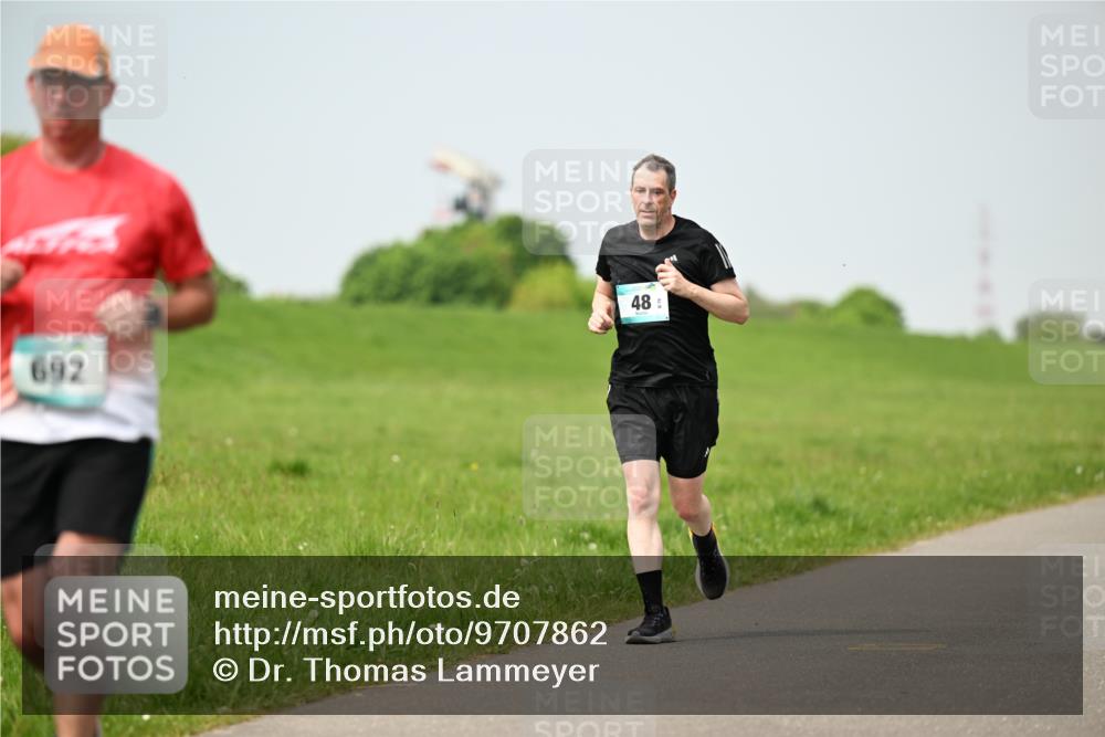10.05.2026 - 8. Wedeler Halbmarathon Dr. Thomas Lammeyer http://msf.ph/oto/9707862 10.05.2026 12:00:01 Laufen 692 meine-sportfotos.de