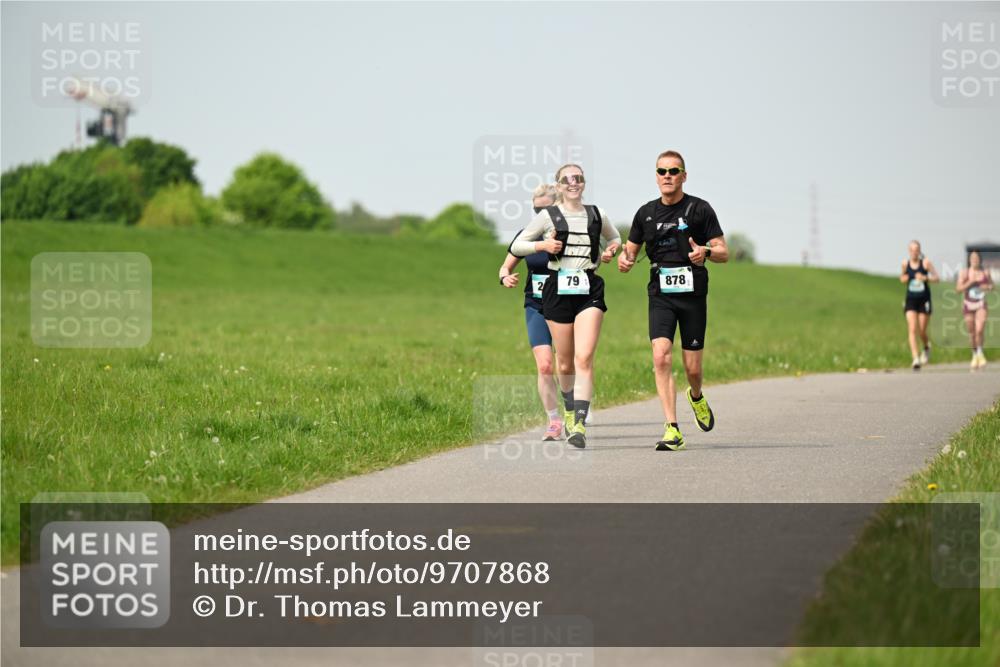 10.05.2026 - 8. Wedeler Halbmarathon Dr. Thomas Lammeyer http://msf.ph/oto/9707868 10.05.2026 12:00:10 Laufen 878 meine-sportfotos.de