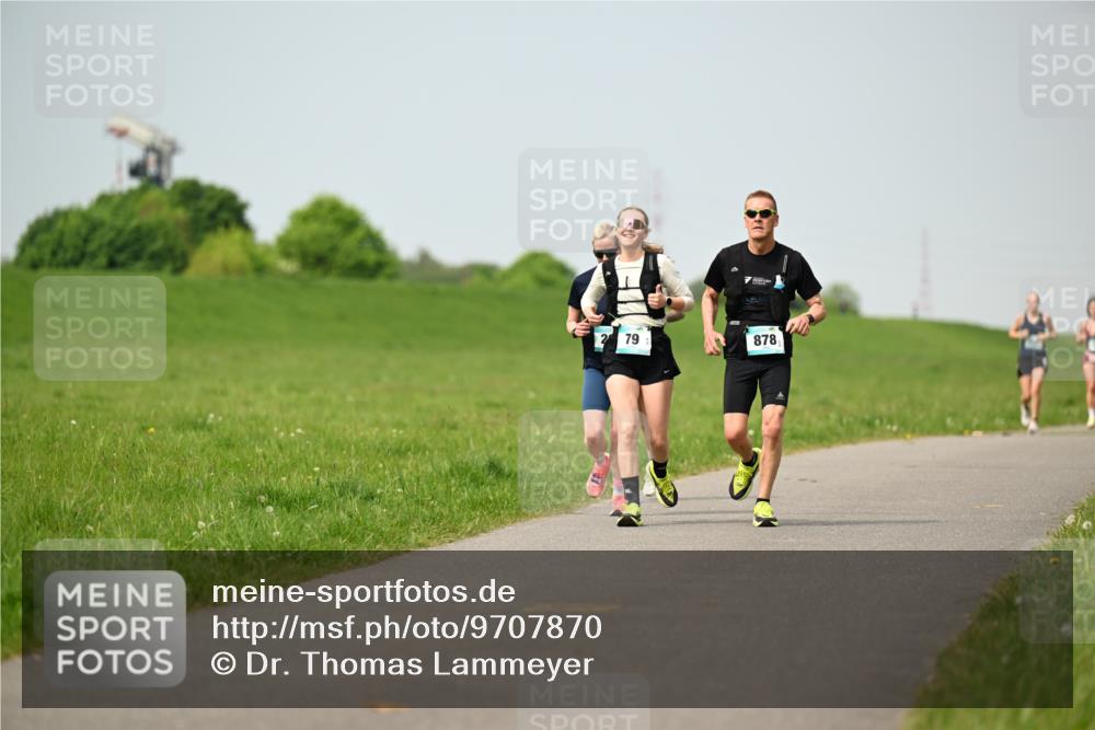 10.05.2026 - 8. Wedeler Halbmarathon Dr. Thomas Lammeyer http://msf.ph/oto/9707870 10.05.2026 12:00:11 Laufen 878 meine-sportfotos.de