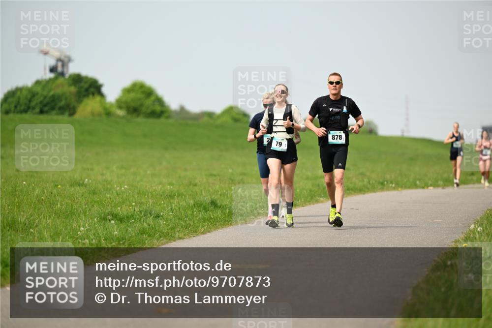 10.05.2026 - 8. Wedeler Halbmarathon Dr. Thomas Lammeyer http://msf.ph/oto/9707873 10.05.2026 12:00:11 Laufen 878 meine-sportfotos.de