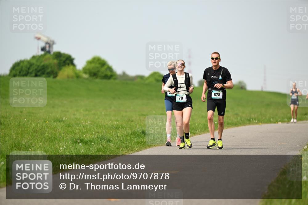 10.05.2026 - 8. Wedeler Halbmarathon Dr. Thomas Lammeyer http://msf.ph/oto/9707878 10.05.2026 12:00:11 Laufen 878 meine-sportfotos.de
