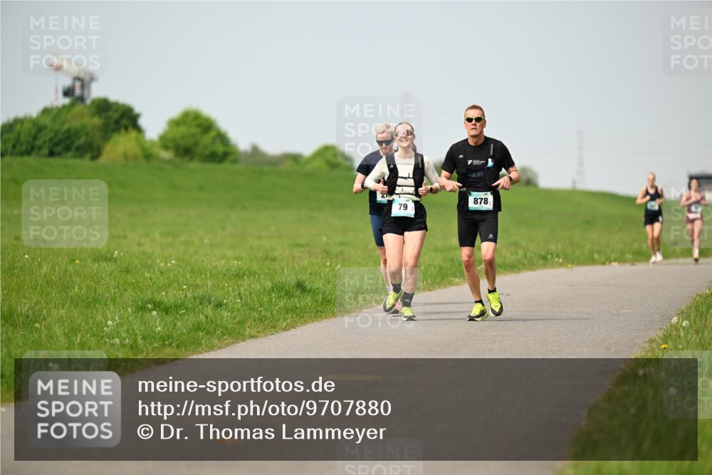 10.05.2026 - 8. Wedeler Halbmarathon Dr. Thomas Lammeyer http://msf.ph/oto/9707880 10.05.2026 12:00:11 Laufen 878 meine-sportfotos.de