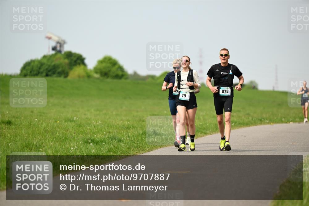 10.05.2026 - 8. Wedeler Halbmarathon Dr. Thomas Lammeyer http://msf.ph/oto/9707887 10.05.2026 12:00:11 Laufen 878 meine-sportfotos.de