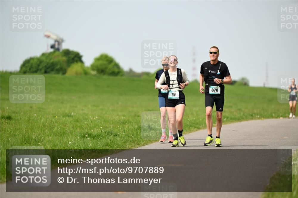 10.05.2026 - 8. Wedeler Halbmarathon Dr. Thomas Lammeyer http://msf.ph/oto/9707889 10.05.2026 12:00:12 Laufen 878 meine-sportfotos.de