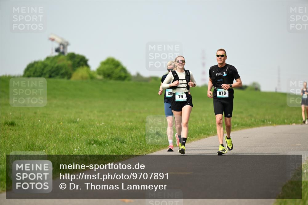 10.05.2026 - 8. Wedeler Halbmarathon Dr. Thomas Lammeyer http://msf.ph/oto/9707891 10.05.2026 12:00:12 Laufen 878 meine-sportfotos.de