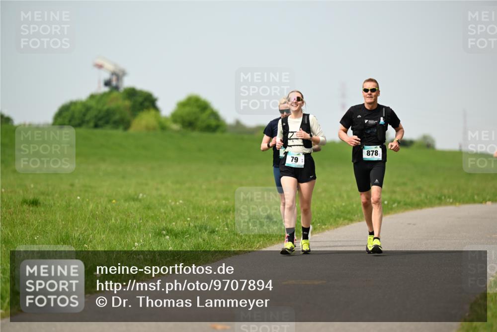 10.05.2026 - 8. Wedeler Halbmarathon Dr. Thomas Lammeyer http://msf.ph/oto/9707894 10.05.2026 12:00:12 Laufen 878 meine-sportfotos.de
