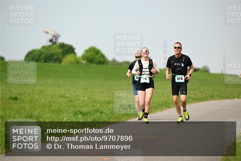 10.05.2026 - 8. Wedeler Halbmarathon Dr. Thomas Lammeyer http://msf.ph/oto/9707896 10.05.2026 12:00:12 Laufen 878 meine-sportfotos.de