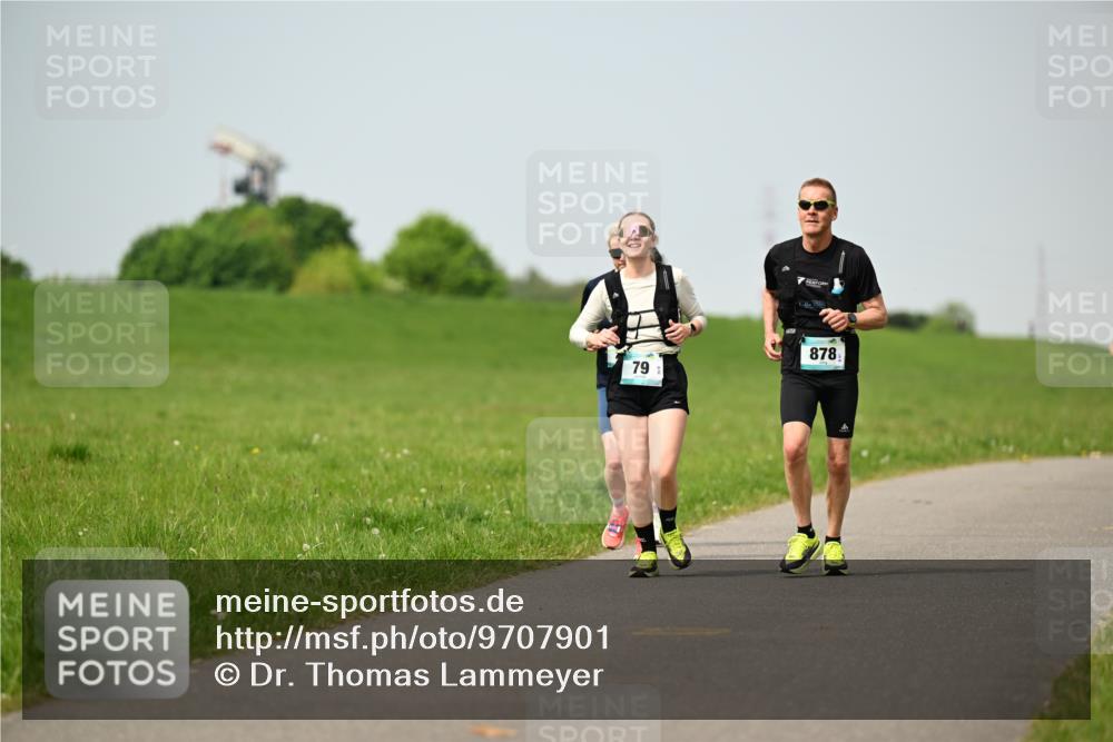 10.05.2026 - 8. Wedeler Halbmarathon Dr. Thomas Lammeyer http://msf.ph/oto/9707901 10.05.2026 12:00:12 Laufen 878 meine-sportfotos.de