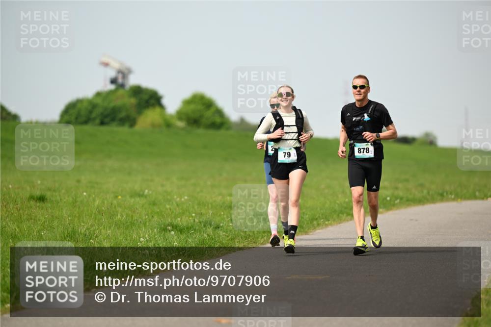 10.05.2026 - 8. Wedeler Halbmarathon Dr. Thomas Lammeyer http://msf.ph/oto/9707906 10.05.2026 12:00:12 Laufen 878 meine-sportfotos.de