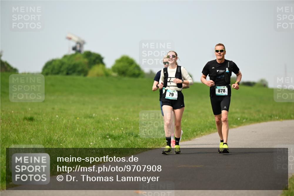 10.05.2026 - 8. Wedeler Halbmarathon Dr. Thomas Lammeyer http://msf.ph/oto/9707908 10.05.2026 12:00:13 Laufen 878 meine-sportfotos.de