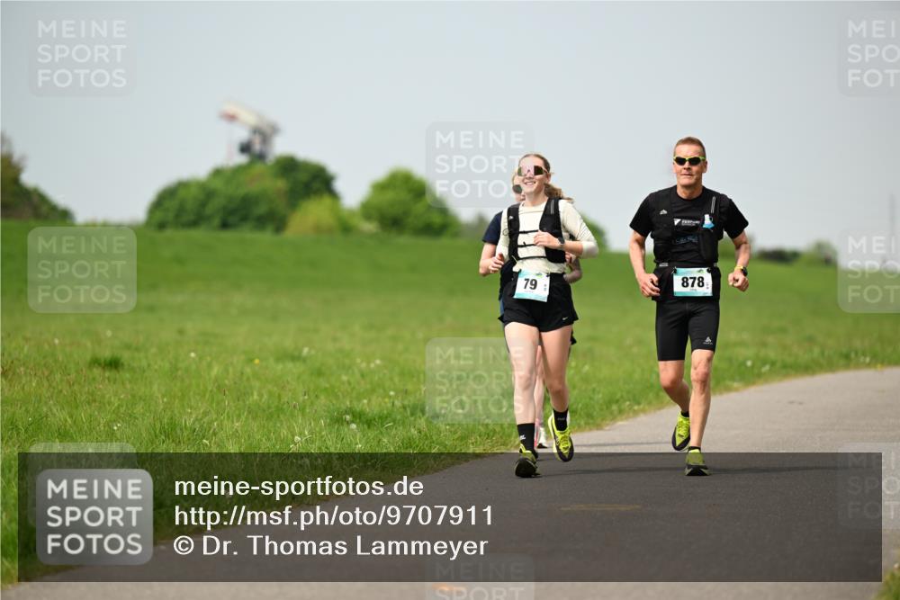 10.05.2026 - 8. Wedeler Halbmarathon Dr. Thomas Lammeyer http://msf.ph/oto/9707911 10.05.2026 12:00:13 Laufen 878 meine-sportfotos.de