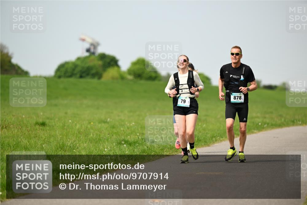 10.05.2026 - 8. Wedeler Halbmarathon Dr. Thomas Lammeyer http://msf.ph/oto/9707914 10.05.2026 12:00:13 Laufen 878 meine-sportfotos.de