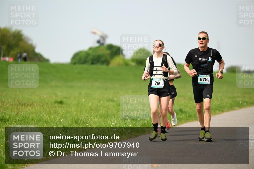 10.05.2026 - 8. Wedeler Halbmarathon Dr. Thomas Lammeyer http://msf.ph/oto/9707940 10.05.2026 12:00:14 Laufen 878 meine-sportfotos.de