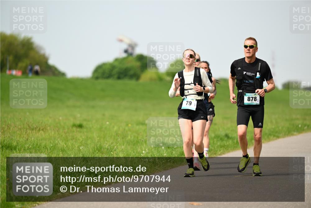 10.05.2026 - 8. Wedeler Halbmarathon Dr. Thomas Lammeyer http://msf.ph/oto/9707944 10.05.2026 12:00:14 Laufen 878 meine-sportfotos.de