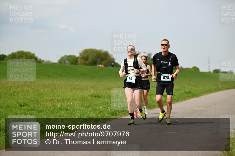 10.05.2026 - 8. Wedeler Halbmarathon Dr. Thomas Lammeyer http://msf.ph/oto/9707976 10.05.2026 12:00:17 Laufen 878 meine-sportfotos.de