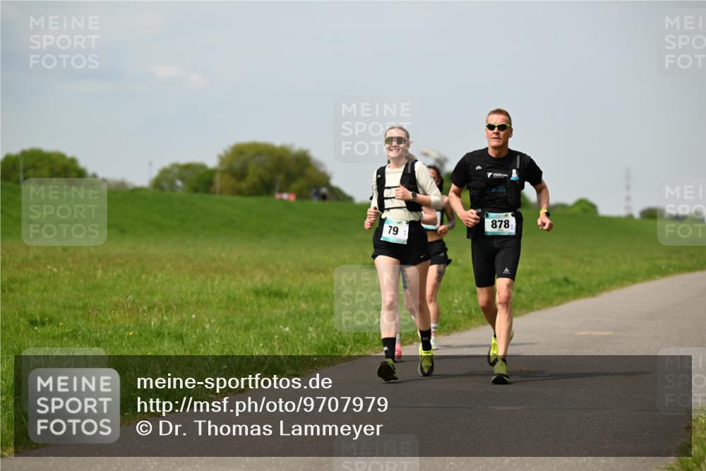 10.05.2026 - 8. Wedeler Halbmarathon Dr. Thomas Lammeyer http://msf.ph/oto/9707979 10.05.2026 12:00:17 Laufen 878 meine-sportfotos.de