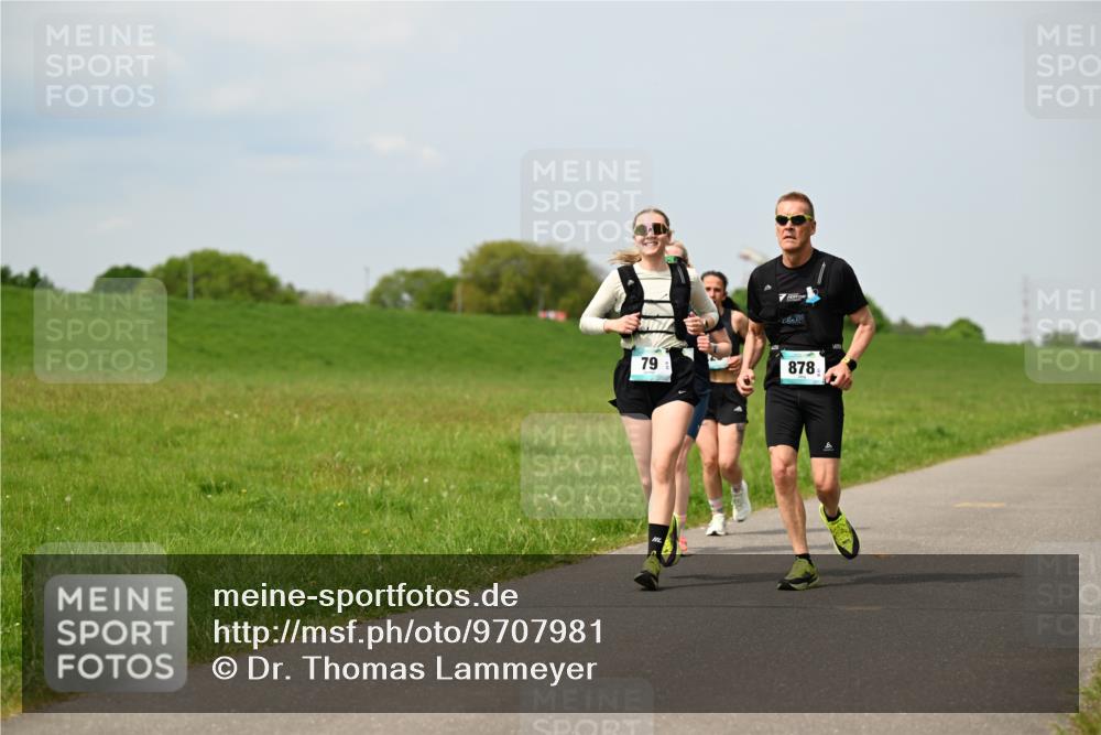 10.05.2026 - 8. Wedeler Halbmarathon Dr. Thomas Lammeyer http://msf.ph/oto/9707981 10.05.2026 12:00:17 Laufen 878 meine-sportfotos.de