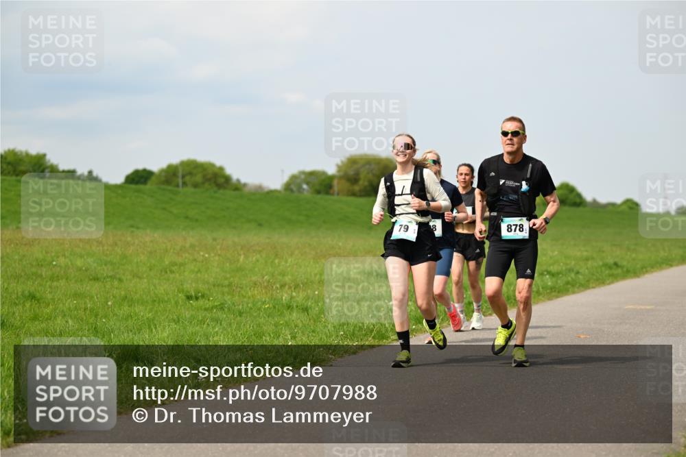 10.05.2026 - 8. Wedeler Halbmarathon Dr. Thomas Lammeyer http://msf.ph/oto/9707988 10.05.2026 12:00:18 Laufen 878 meine-sportfotos.de