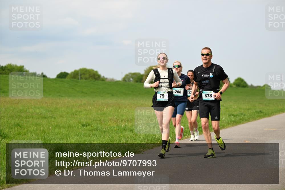 10.05.2026 - 8. Wedeler Halbmarathon Dr. Thomas Lammeyer http://msf.ph/oto/9707993 10.05.2026 12:00:18 Laufen 208, 878 meine-sportfotos.de