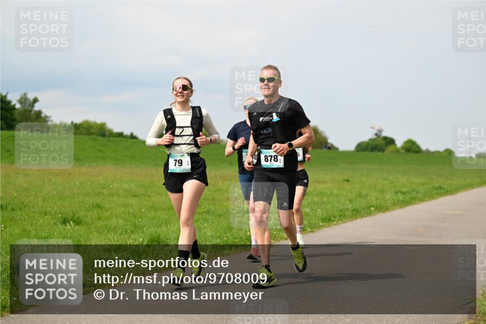 10.05.2026 - 8. Wedeler Halbmarathon Dr. Thomas Lammeyer http://msf.ph/oto/9708009 10.05.2026 12:00:19 Laufen 8878 meine-sportfotos.de