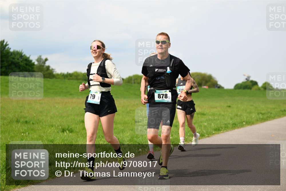 10.05.2026 - 8. Wedeler Halbmarathon Dr. Thomas Lammeyer http://msf.ph/oto/9708017 10.05.2026 12:00:20 Laufen 878, 226 meine-sportfotos.de