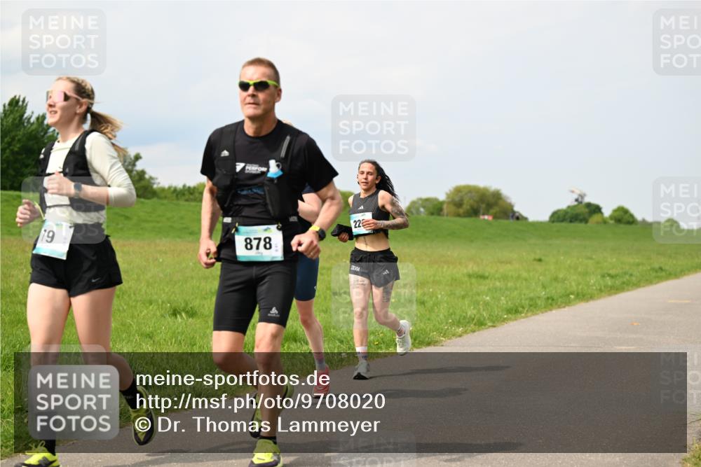 10.05.2026 - 8. Wedeler Halbmarathon Dr. Thomas Lammeyer http://msf.ph/oto/9708020 10.05.2026 12:00:20 Laufen 878 meine-sportfotos.de