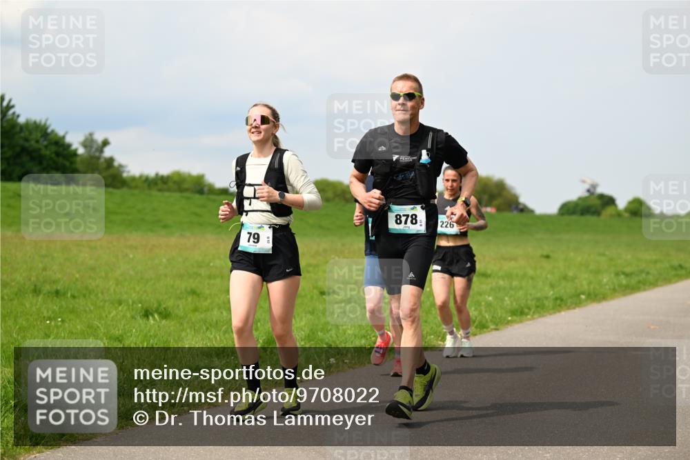 10.05.2026 - 8. Wedeler Halbmarathon Dr. Thomas Lammeyer http://msf.ph/oto/9708022 10.05.2026 12:00:19 Laufen 878, 226 meine-sportfotos.de